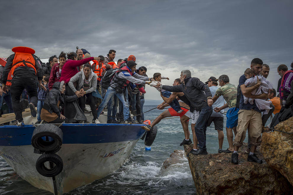 Oct. 11, 2015 - Lesbos Island, Greece - Refugees and Migrants aboard fishing boat driven by smugglers reach the coast of the Greek Island of Lesbos after crossing the Aegean sea from Turkey. (Credit Image: © Antonio Masiello/NurPhoto via ZUMA Press)