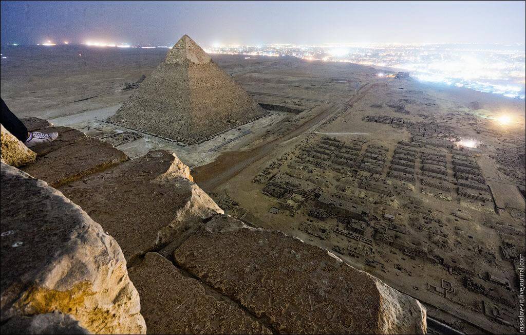 pyramids01