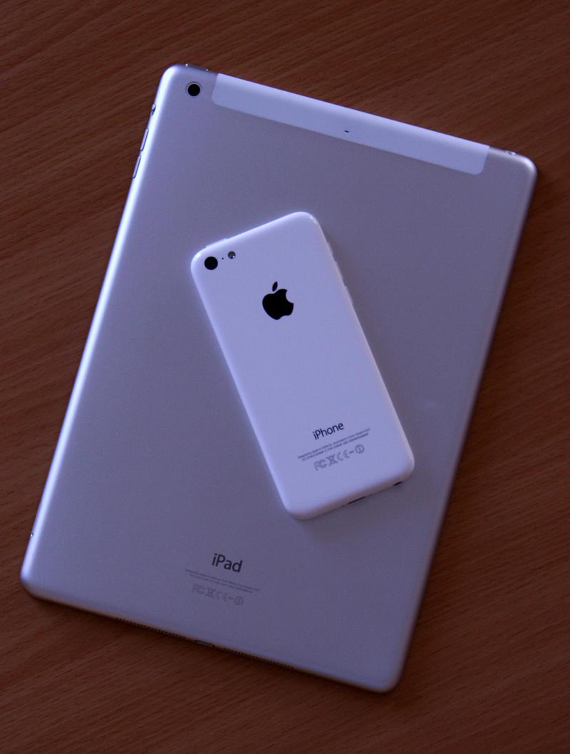 iPhone5C_on_iPadAir